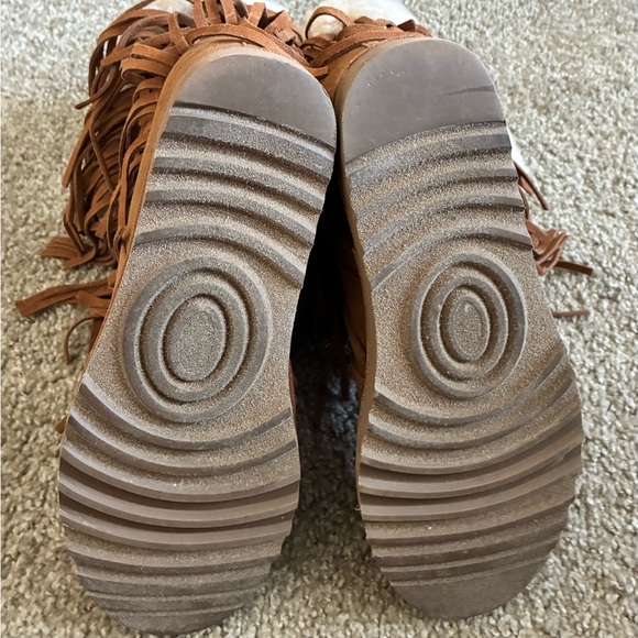 Madden Girl Brown Fringe Boots with White Fur l Size 9 - Picture 5 of 6